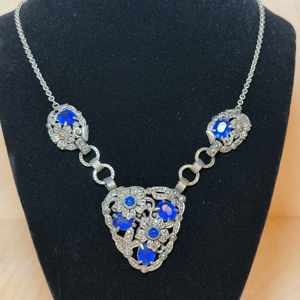 Chic Silver‎ Necklace with Blue Accents